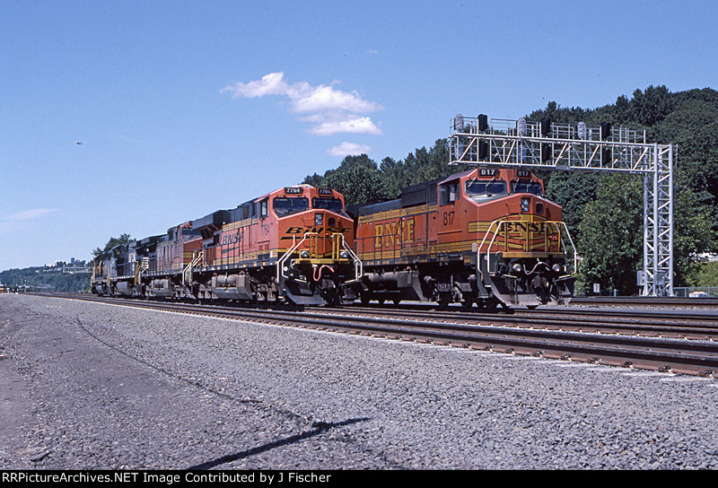 BNSF 817